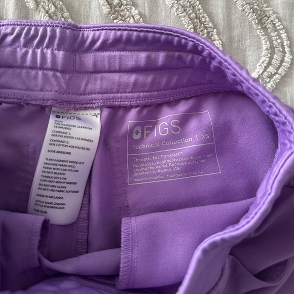 FIGS Scrub Set - Picture 11 of 13